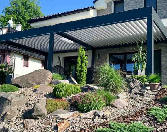 Pergola Lux gris antracita con lamas en blanco